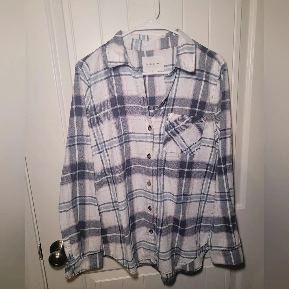 Aeropostale long sleeve lightweight shirt size medium